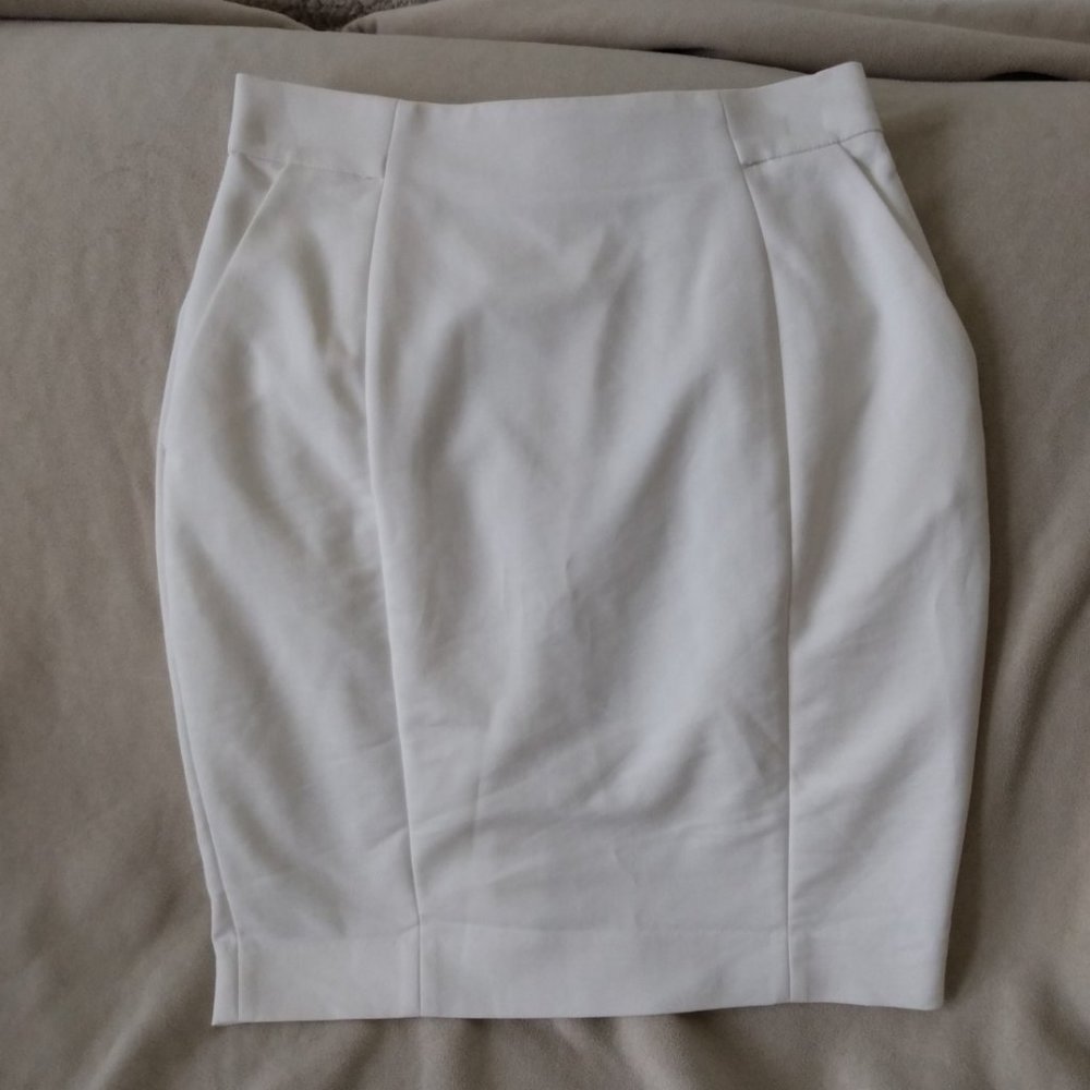 H&M Cream Pencil Skirt with Pockets